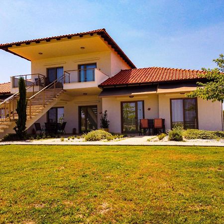 Varkes Suites 2 네아 모우다니아 외부 사진