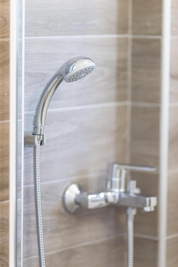 Varkes Suites 2 네아 모우다니아 외부 사진