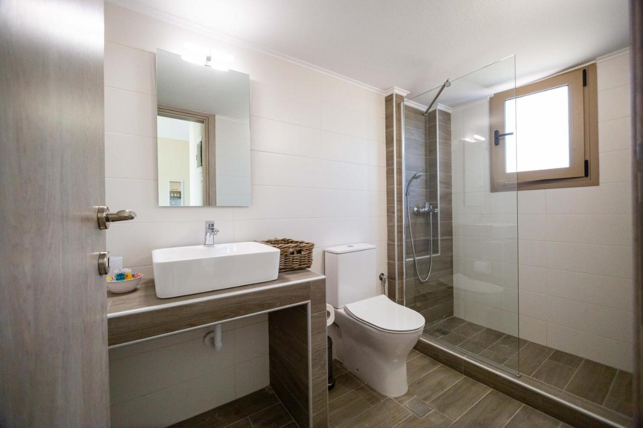 Varkes Suites 2 네아 모우다니아 외부 사진