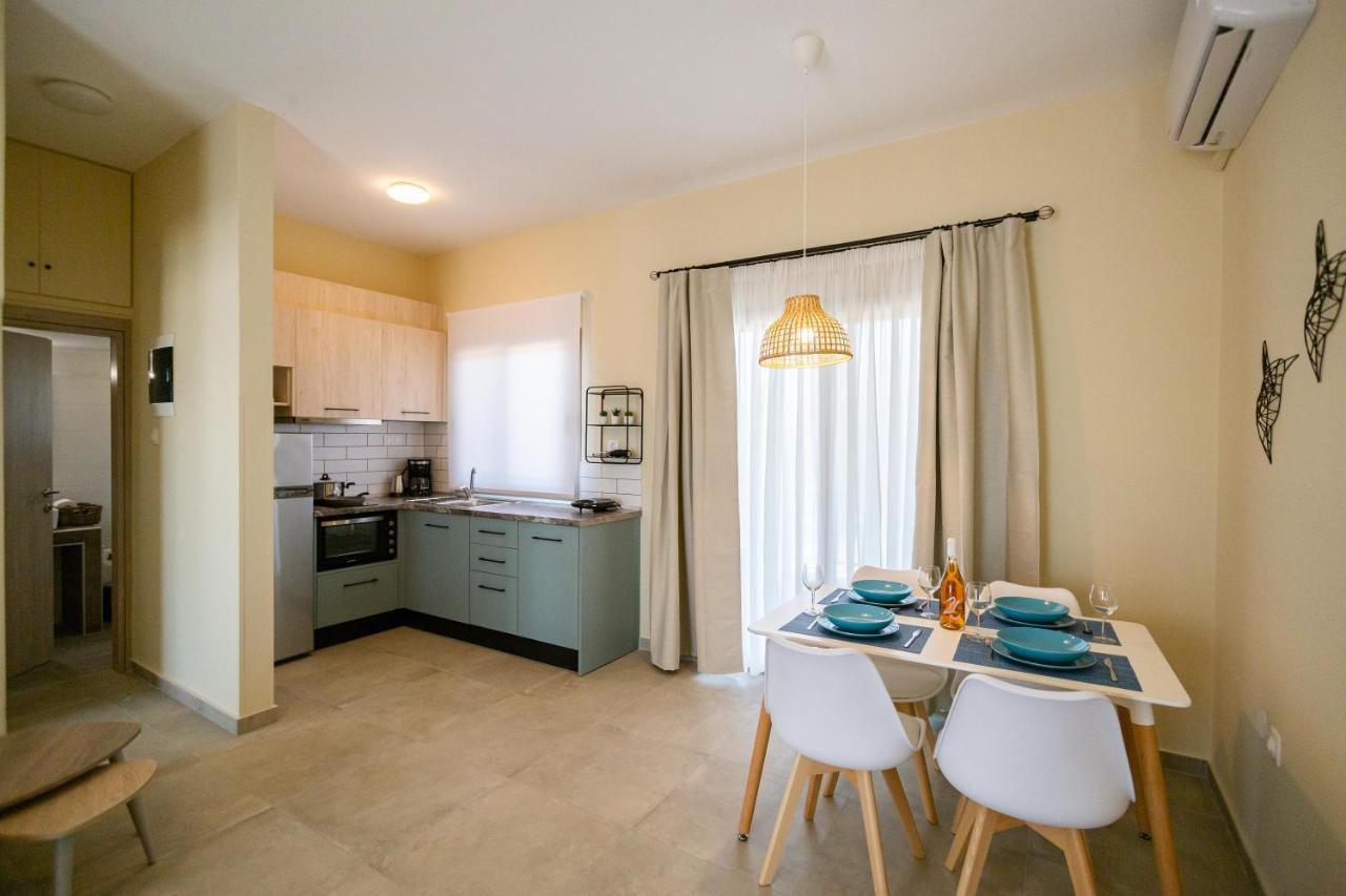 Varkes Suites 2 네아 모우다니아 외부 사진