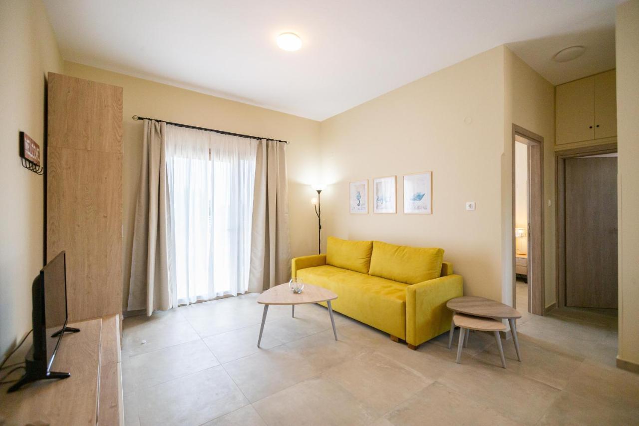 Varkes Suites 2 네아 모우다니아 외부 사진