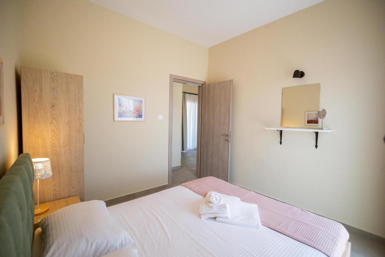 Varkes Suites 2 네아 모우다니아 외부 사진
