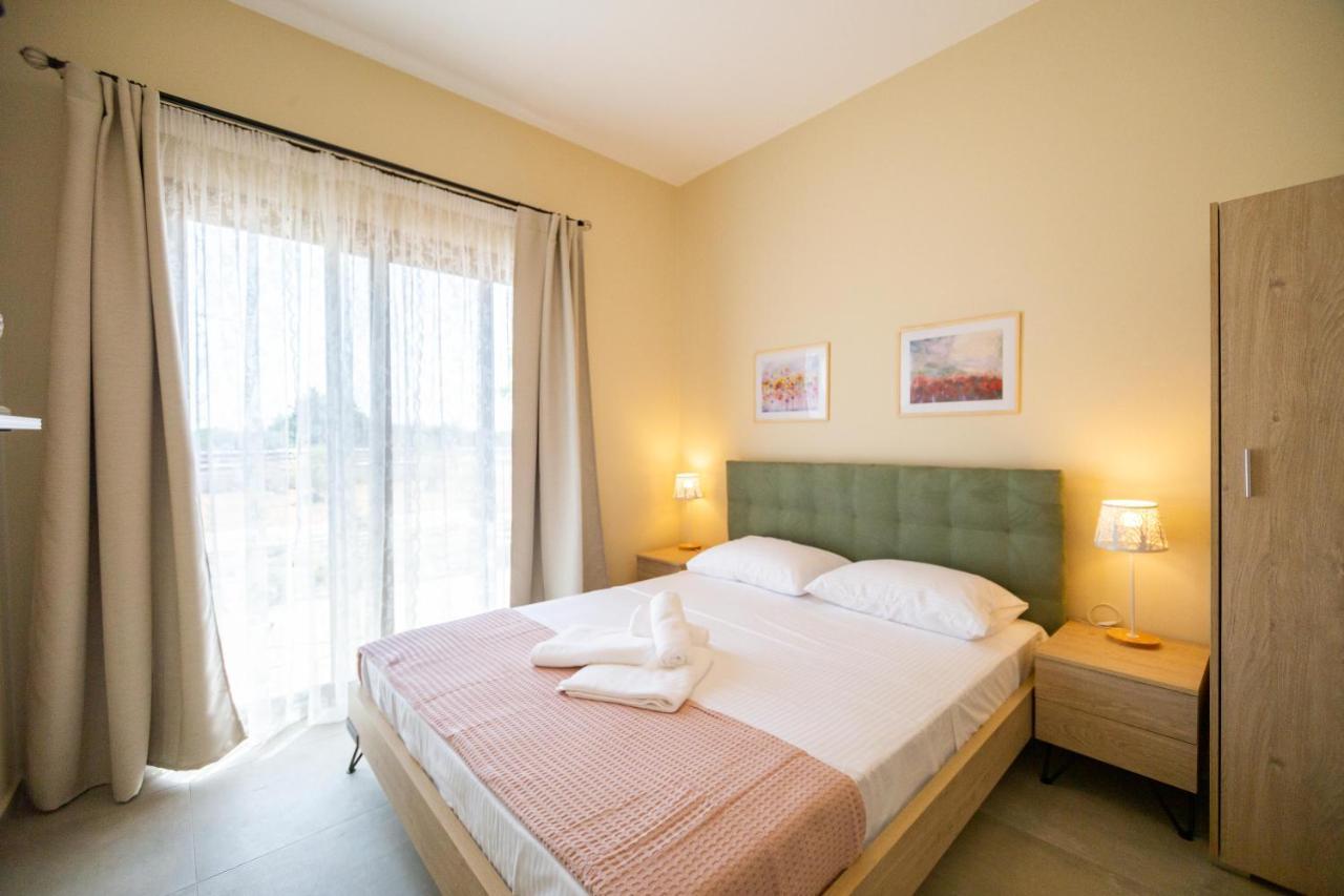Varkes Suites 2 네아 모우다니아 외부 사진